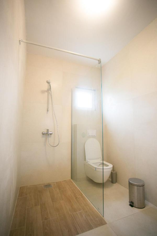 Kitehouse Usce Aparthotel Komin  Exterior photo